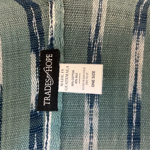 Laguna Silk kimono by Trades of Hope - Picture 4 of 7